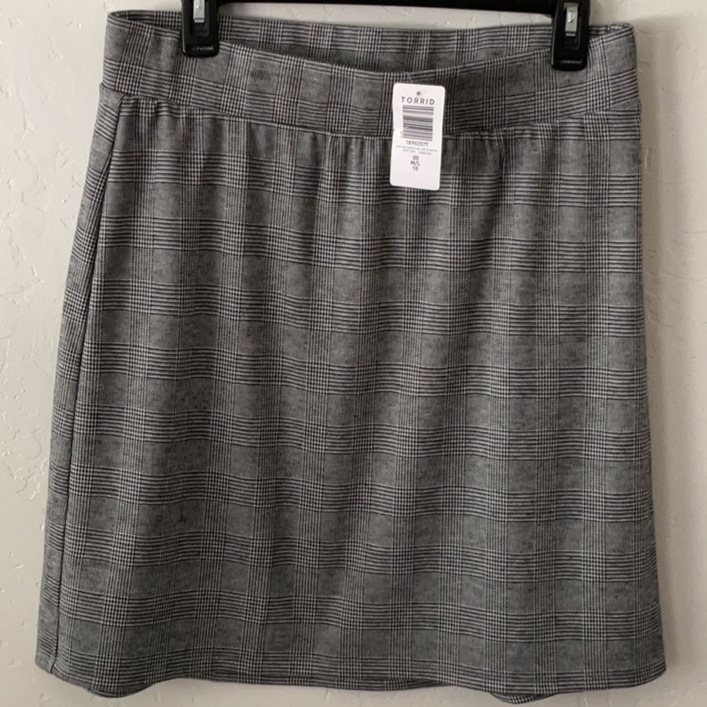 Torrid Black & White Double Knit Skirt Size 00